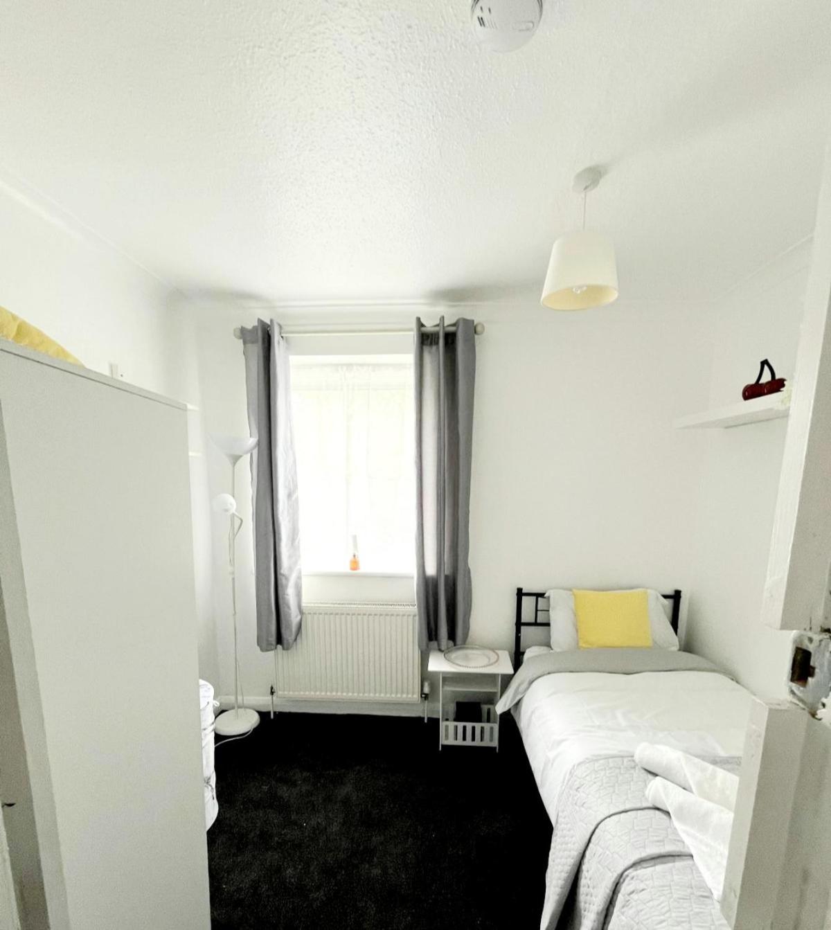 Cosy Room Stay 5 サットン エクステリア 写真