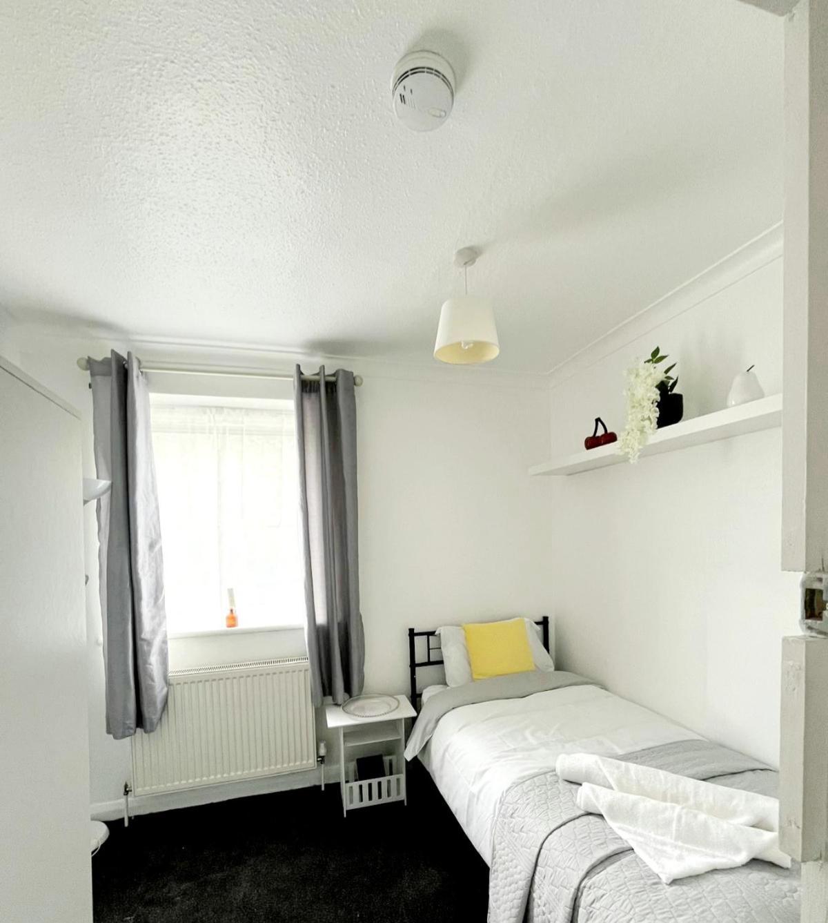 Cosy Room Stay 5 サットン エクステリア 写真